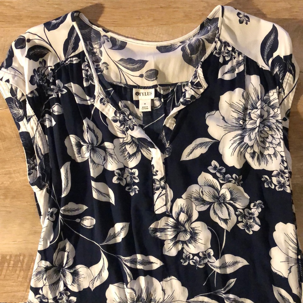 Floral navy top